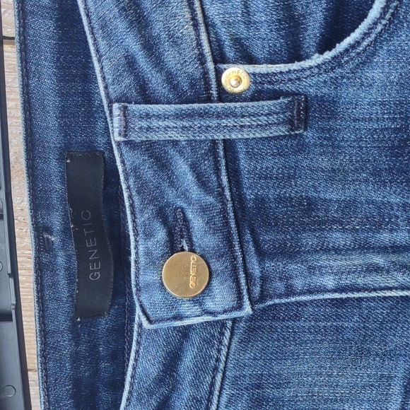 Genetic Denim Leaf fit and flare distressed jeans - Picture 3 of 11